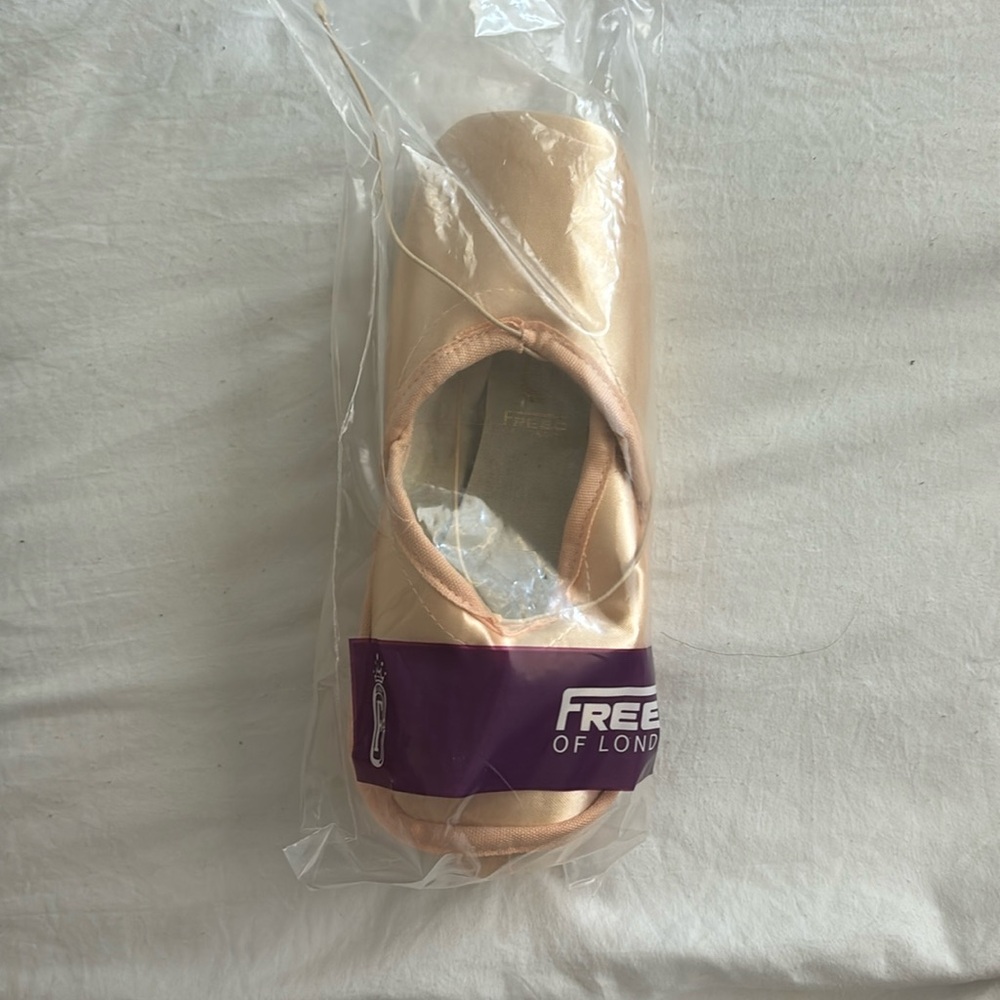 Freed of London pointe shoes, size 6 XXX heel pin